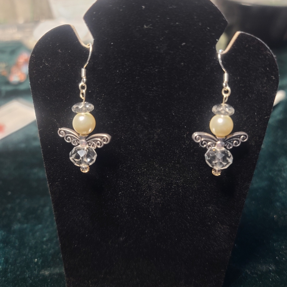 🐰Silver and Pearl Butterfly Drop Earrings